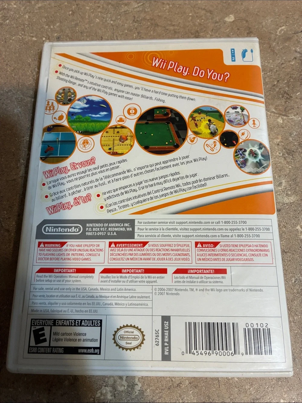 Nintendo WiiPlay Game Disc, Case & Manual - White/Orange Accents